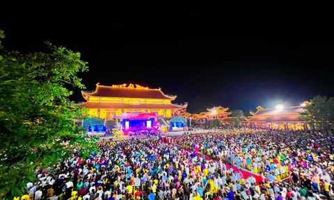 Đại lễ Phật đản Chùa Ba Vàng và khánh thành tòa Đại giảng đường trên núi lớn nhất thế giới