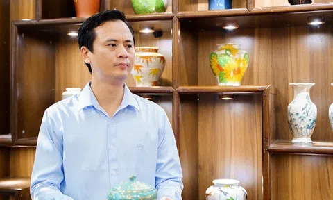 Artist Thành Gốm Việt cha đẻ của mô hình “Chợ đêm trên mây”