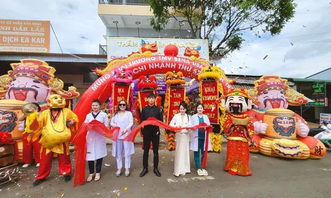 Thẩm mỹ viện Thanh Trần - Bena USA tặng 100 phần quà thiện nguyện nhân ngày khai trương