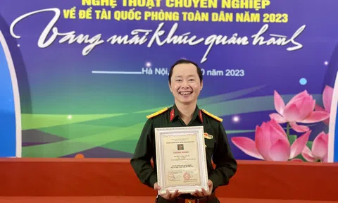 Thượng tá, Nhạc sỹ An Hiếu nhận giải thưởng Đạo diễn Âm nhạc Xuất sắc!