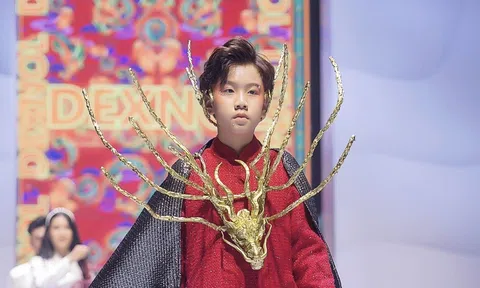 Model kid Đại Phong mở màn ấn tượng show diễn của NTK Dexnol và NTK Tuấn Huỳnh
