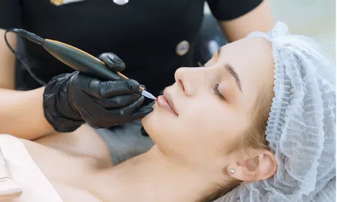 Những điều cần biết về Phun môi Collagen?