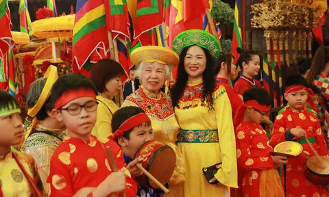 Đặc sắc Lễ hội làng gốm Bát Tràng, thu hút hàng nghìn du khách tham gia