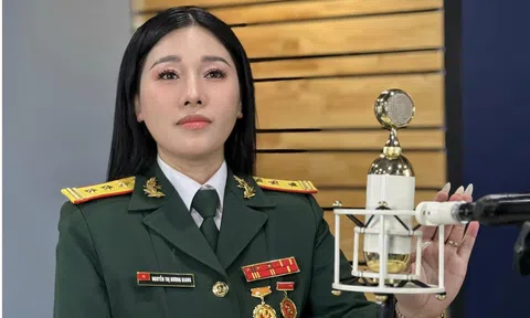 NSƯT Hương Giang từng giành giải nhì toàn quân qua ca khúc 'Lời Bác dặn trước lúc đi xa' năm 1998