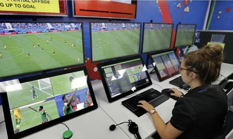 VAR là gì? Khám phá công nghệ VAR trong bóng đá và thời điểm áp dụng