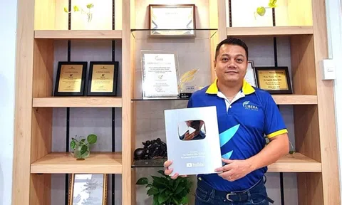 Doanh nhân Ninh Nguyễn nhận nút bạc youtube: Cột mốc ý nghĩa trong hành trình chia sẻ kiến thức bất động sản