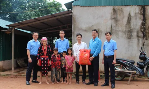 Công đoàn than Quang Hanh thăm hỏi, động viên công nhân tai nạn lao động