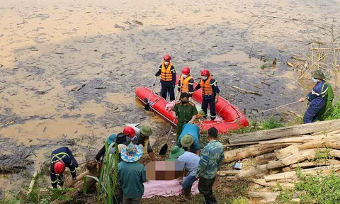 Sơn La: Trục vớt thi thể nạn nhân bị lũ cuốn trôi do mưa lũ