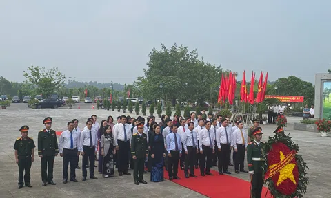 Lãnh đạo tỉnh Phú Thọ thành kính dâng hương tưởng nhớ các Anh hùng Liệt sĩ