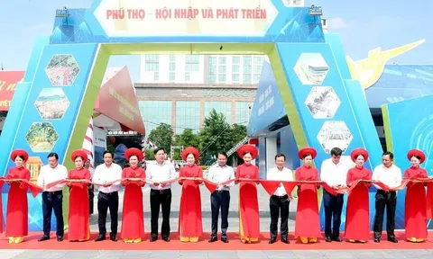 Khai trương không gian trưng bày kinh tế - xã hội: Dấu ấn tại Đại hội Đảng bộ tỉnh Phú Thọ lần thứ I