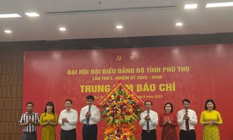 Khai trương Trung tâm Báo chí phục vụ Đại hội Đảng bộ tỉnh Phú Thọ lần thứ I