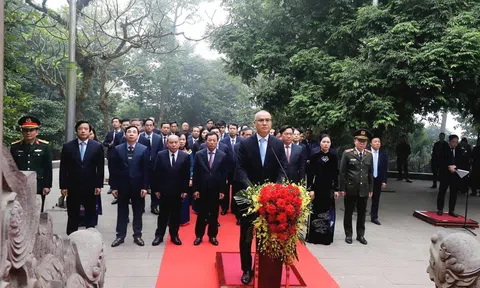 Phú Thọ: Đoàn đại biểu Đảng bộ tham dự Đại hội XIV của Đảng dâng hương tri ân các vua Hùng