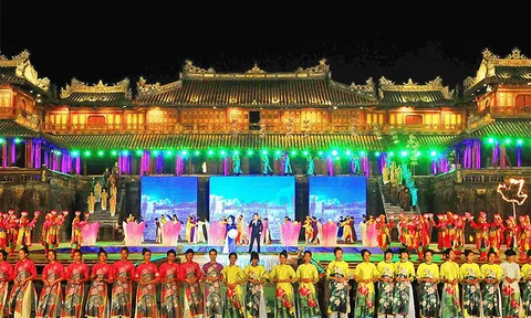 Fetival Huê-lễ hội mùa hạ