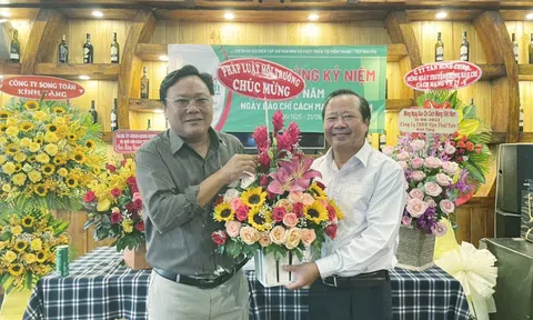     Tạp chí Văn hóa và Phát triển miền Trung - Tây Nguyên kỷ niệm Ngày Báo chí Việt Nam