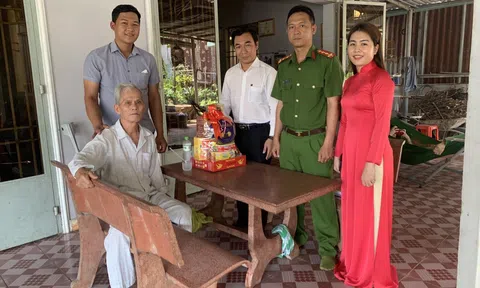 Đảng ủy UBND xã Vĩnh Lộc A huyện Bình Chánh phát huy tối đa mọi nguồn lực, chăm lo Tết cho người dân