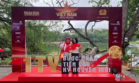 “Cùng Việt Nam tiến bước” - Hành trình triệu trái tim hướng về Tổ quốc
