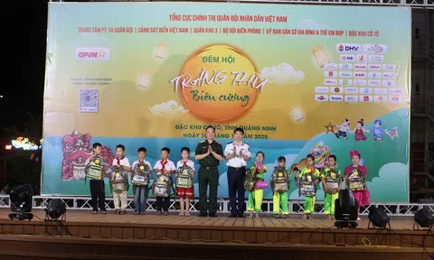 Ánh trăng yêu thương tỏa sáng vùng biên cương