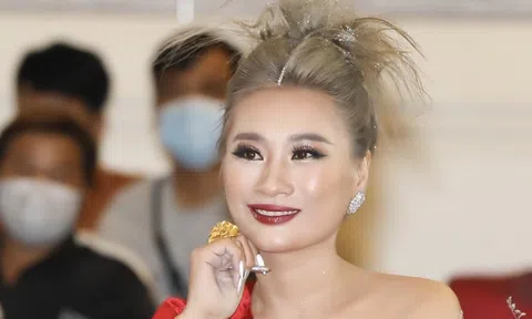 Hoa hậu thiện nguyện Lan Trinh diện váy đỏ nổi bật tại casting Hoa hậu Doanh nhân Việt Nam