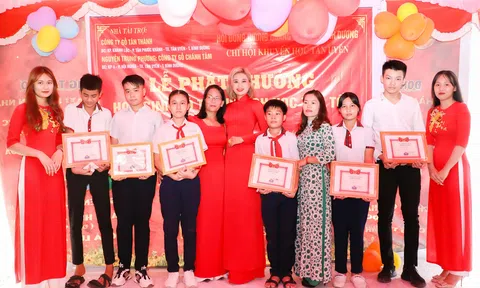 Hoa hậu thiện nguyện Trịnh Lan Trinh phát thưởng cho học sinh nghèo vượt khó tại Bình Dương