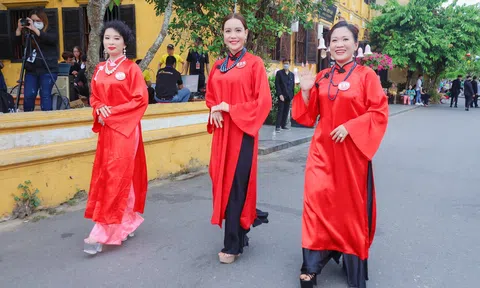NTK Đức Minh mang bộ sưu tập Áo Dài Xưa đến phố cổ Hội An