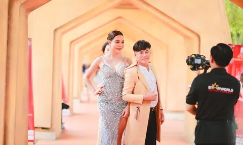 Độc đáo với những bộ váy dạ hội của NTK Tommy Nguyễn trong buổi diễn thời trang tại Bà Nà Hills.