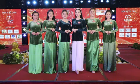 Doanh nhân Lại Thị Mai thành công đấu giá vật phẩm trị giá 65 triệu đồng ủng hộ cho quỹ thiện nguyện BTC Hoa hậu Doanh nhân Việt Nam 2022