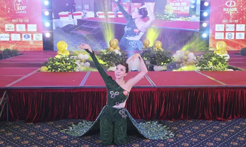 Thí sinh Cao Thị Hồng Vân thể hiện ấn tượng tại đêm thi tài năng