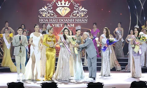Doanh nhân Lê Thị Ngọc Châu đăng quang Á hậu 2 cuộc thi HHDN Việt Nam 2022