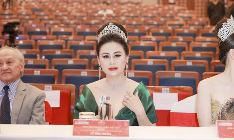 Hoa hậu thiện nguyện Lý Kim Ngân kiêu sa trong đêm chung kết Hoa hậu Doanh nhân Việt Nam 2022