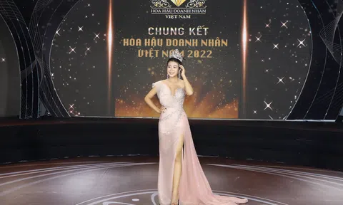 Á hậu Nguyễn Thị Lan Hương diện đầm hồng nổi bật tại Chung kết HHDN Việt Nam 2022