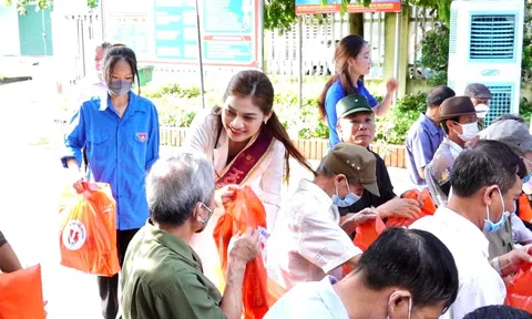 Tân Hoa hậu Doanh nhân Việt Nam 2022 Mạc Thị Minh tham gia hoạt động thiện nguyện đầu tiên sau đăng quang