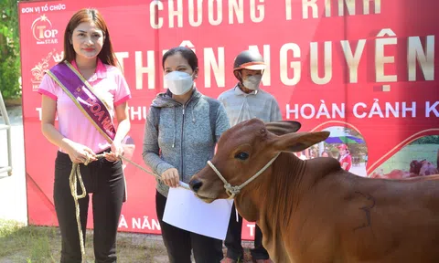 Hoa hậu Mạc Thị Minh tham gia trao tặng bò cho hộ nghèo tại huyện Hòa Vang