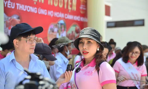 Hoa hậu Thiện nguyện Phạm Thị Minh Phi tham gia trao tặng bò giống cho hộ nghèo tại huyện Hoà Vang - Thành Phố Đà Nẵng