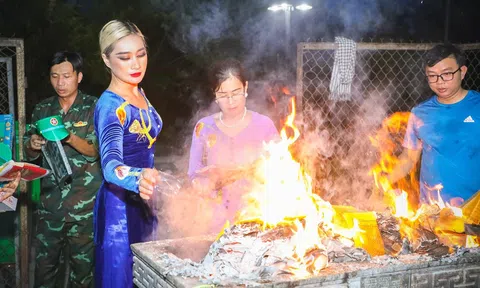 Hoa hậu Thiện nguyện Lan Trinh: Tháng báo hiếu tôi dành hết thời gian cho mẹ và gia đình