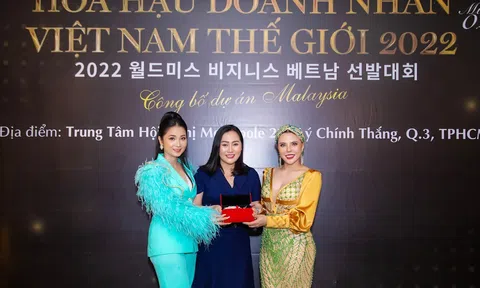 CEO Cao Kim Ngân đấu giá thành công vòng ngọc trai tại tiệc tri ân Hoa hậu Doanh nhân Việt Nam Thế giới 2022