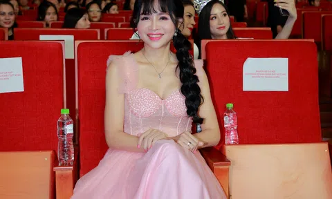 Người đẹp trí tuệ Lê Thị Ngọc Yến diện váy hồng xinh như "búp bê" trong đêm chung kết Hoa hậu Doanh nhân Châu Á Việt Nam 2022