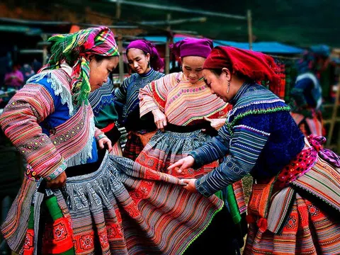 Điện Biên: Giữ hồn thổ cẩm truyền thống dân tộc Mông