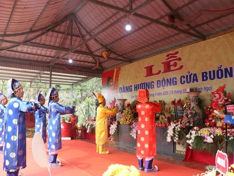Thanh Hóa: Phường Bỉm Sơn dâng hương Động Cửa Buồng thu hút du khách thập phương