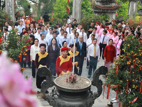 Phú Thọ: Phó Chủ tịch nước Võ Thị Ánh Xuân dự khai hội Tây Thiên Xuân Bính Ngọ (2026)