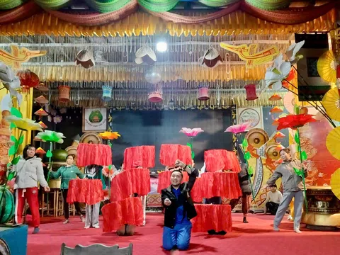 Phú Thọ: Câu lạc bộ Bảo tồn và Thực hành Di sản Văn hoá Phi vật thể dàn dựng tiết mục quan trọng ngày khai mạc Lễ hội Chùa Tiên