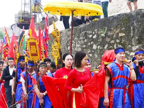 Lễ rước nước tại Lễ hội đền Vua Mai - Nếp sinh hoạt truyền thống của văn hoá xứ Nghệ