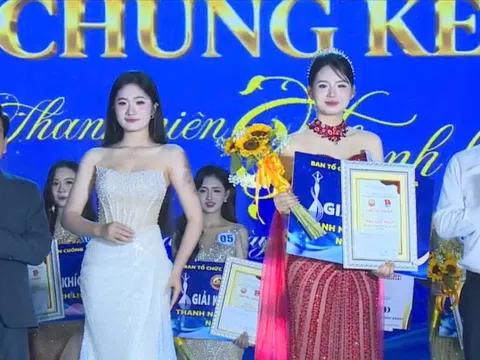 Nghệ An: Thí sinh Hoàng Thanh Nga đoạt Quán quân Hội thi thanh niên thanh lịch Lễ hội đền Cuông