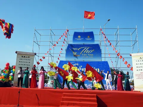 Quảng Ngãi: Ngày Thơ Việt Nam với chủ đề “Trước biển lớn”