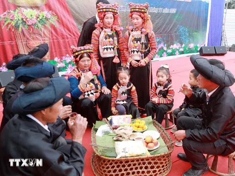 Dự Tết cổ truyền của người Hà Nhì nơi đầu nguồn Sông Đà (Tuỳ bút)