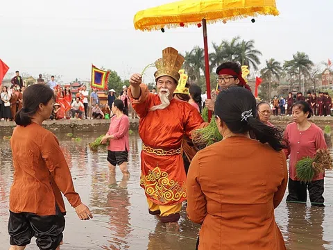 Phú Thọ: Lễ hội “Vua Hùng dạy dân cấy lúa”