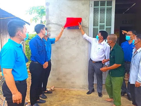 Nhà Thanh niên số 7 được trao tận tay người trẻ yếu thế để chào ngày hội non sông và sinh nhật Bác