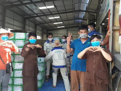 1000 thùng nước khoáng Tình Thương đến Bắc Giang