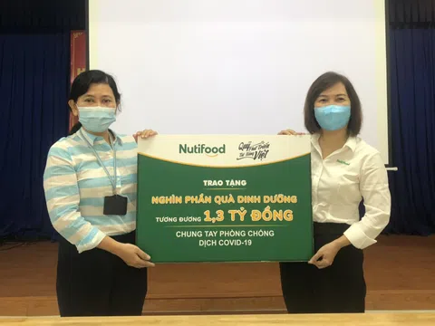 Nutifood và Ông Bầu trao tặng sản phẩm dinh dưỡng cho ngành y tế TP.HCM tham gia chống dịch covid-19