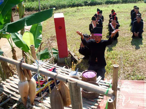 Yên Bái: Độc đáo tục cầu mưa của người Khơ Mú