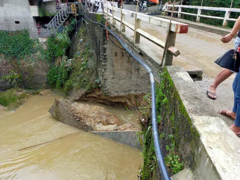 Hà Giang: Cấm tất cả phương tiện trên 2,5 tấn qua cầu Nậm Dịch (Hoàng Su Phì)